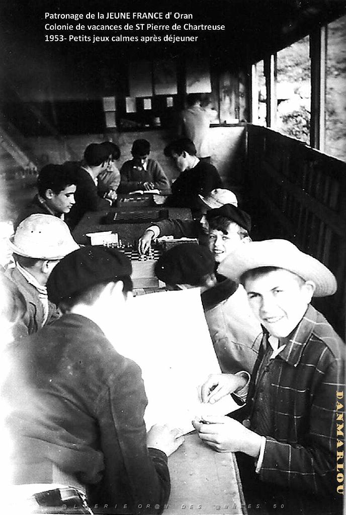 COLO JEUNE FRANCE 1953 petits jeux calmes apres dejeuner.jpg